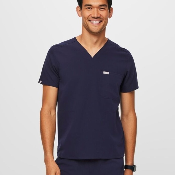 Men! Figs Chisec Three-Pocket Scrub Top Navy size Large - Picture 1 of 6